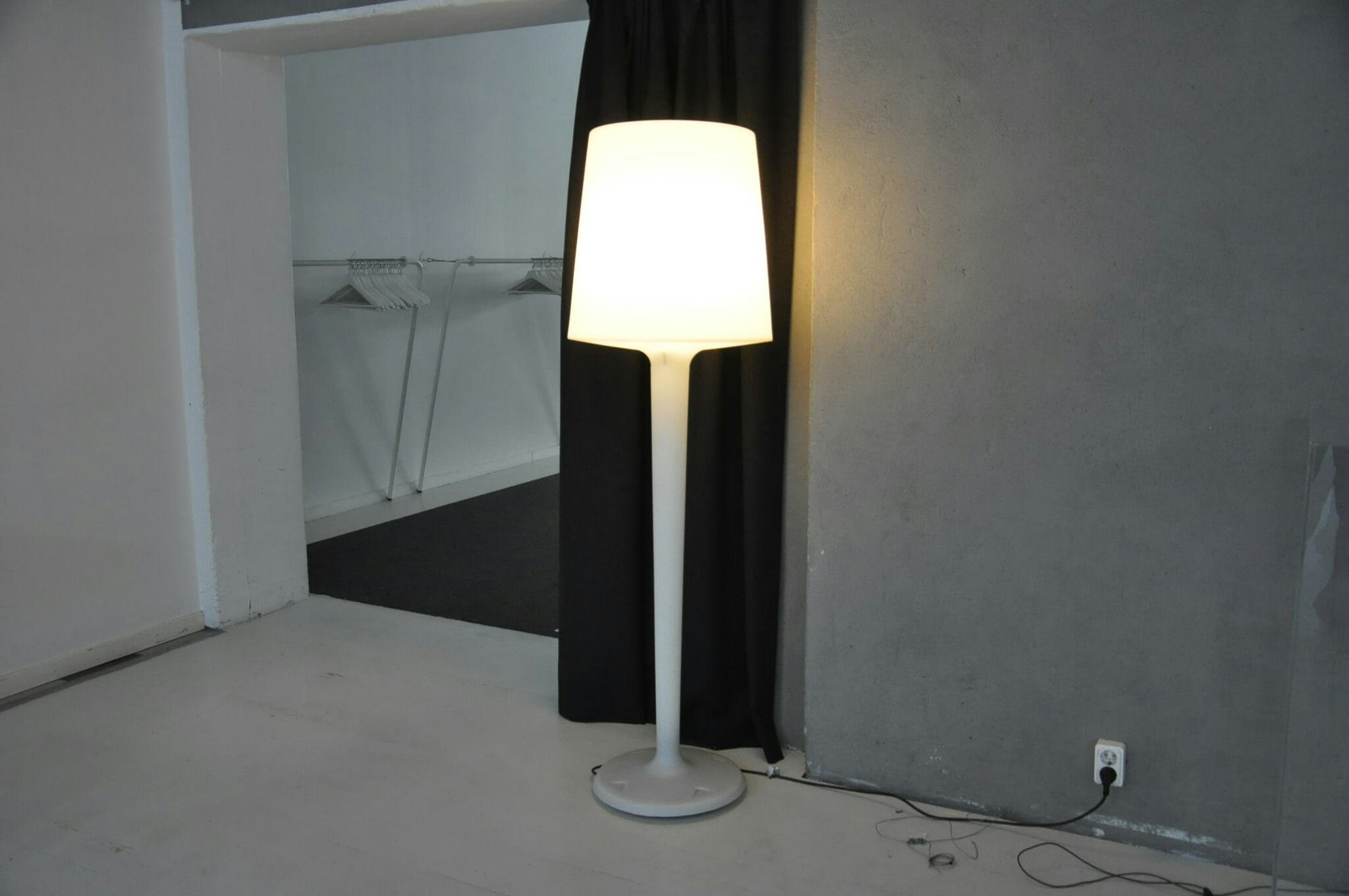 Hyr golvlampa Metalarte Inout