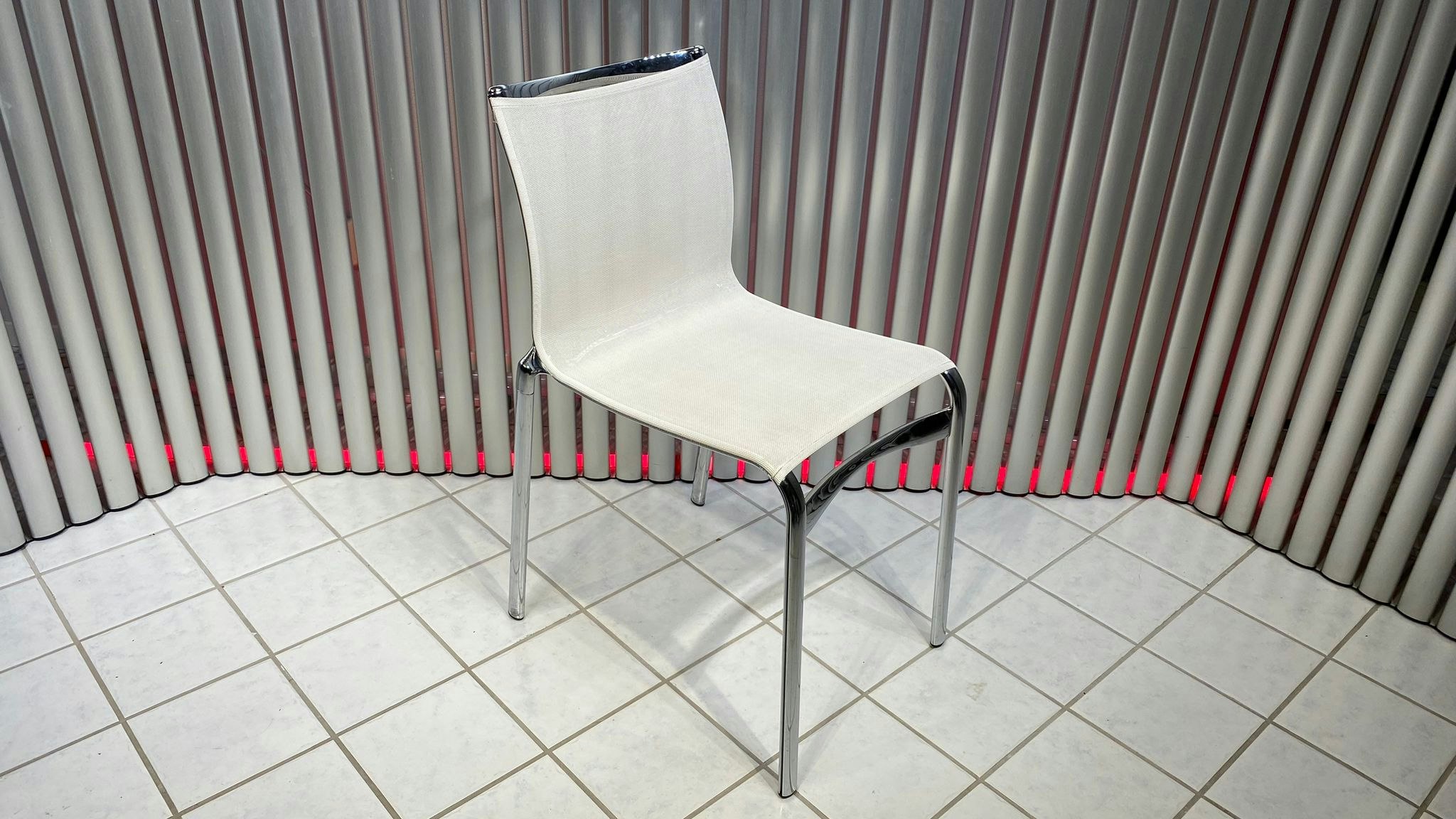 Hyr stolar, Alias 416 HighFrame - Vita