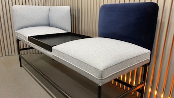 Hyr soffa / bänk med bord från Fora Form