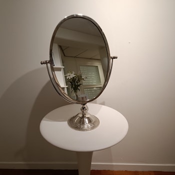 Hyr stor spegel för bord