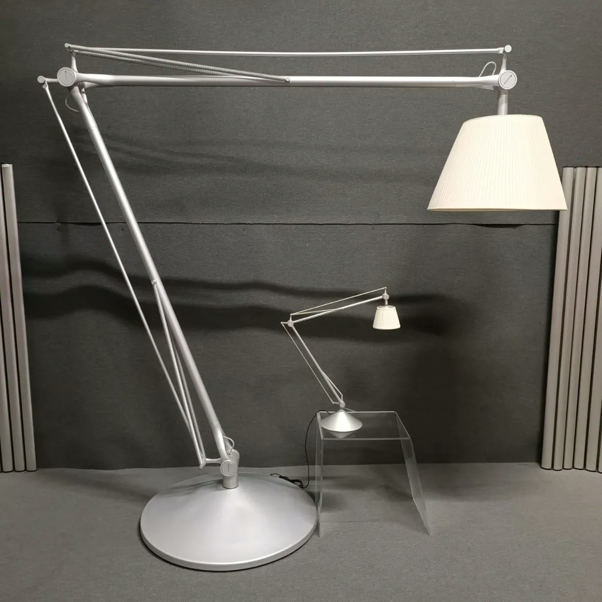 Hyr golvlampa, FLOS SuperArchimoon 242 cm - Philippe Starck