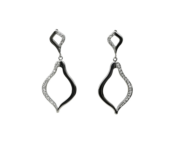 Vackra hängande örhängen i stål med gnistrande cz-stenar från Catwalksmycken. Unik design som passar för alla tillfällen från catwalksmycken