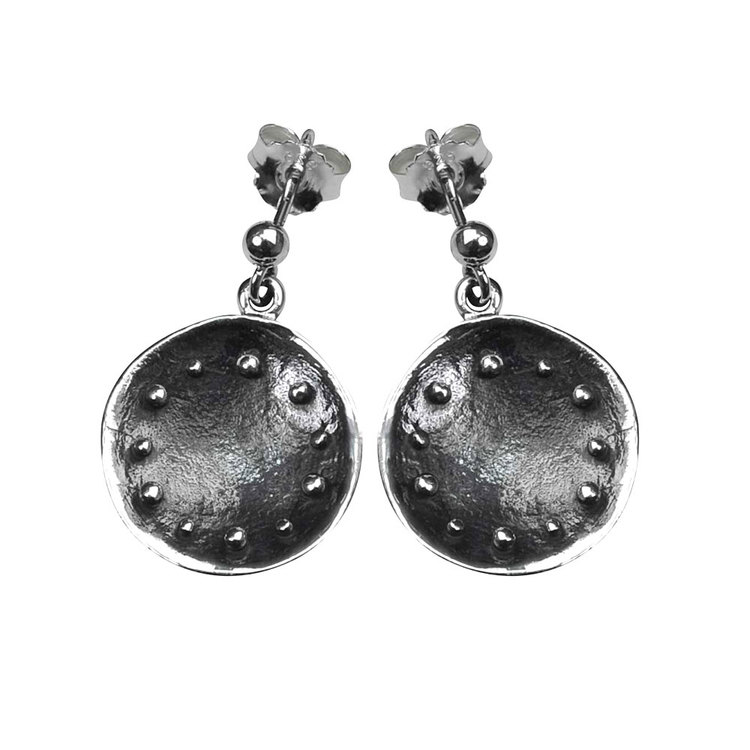 snygga örhängen i oxiderat silver ZOEY från Catwalk Jewellery