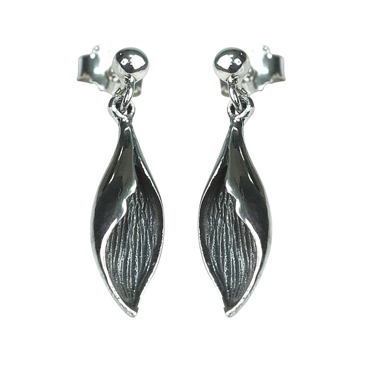 snygga örhängen i oxiderat silver COOL LEAVES från Catwalk Jewellery