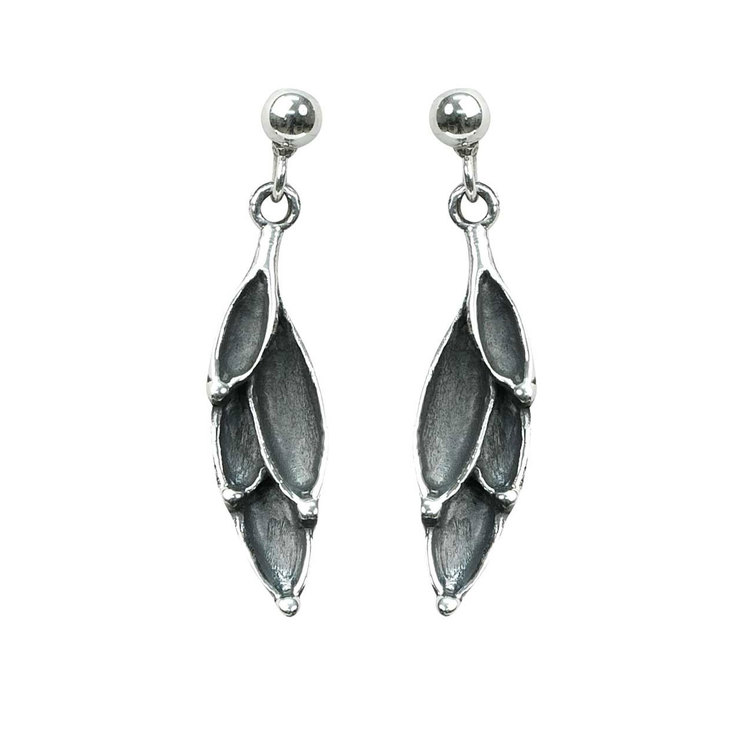 snygga örhängen i oxiderat silver WORN LEAVES från Catwalk Jewellery