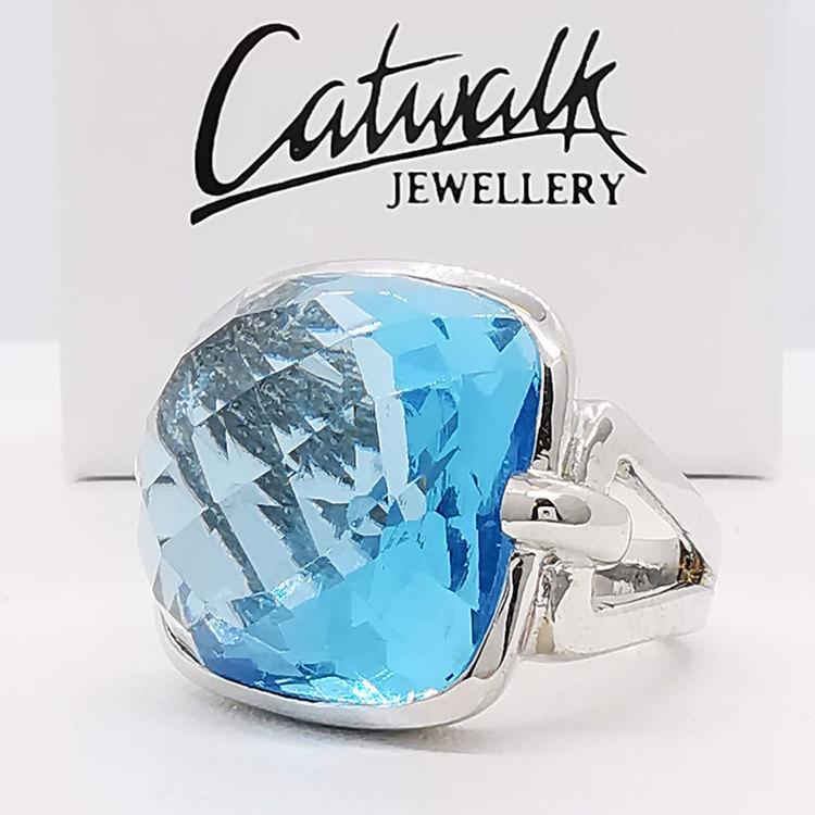 snygg ring AQUA från Catwalk Jewellery