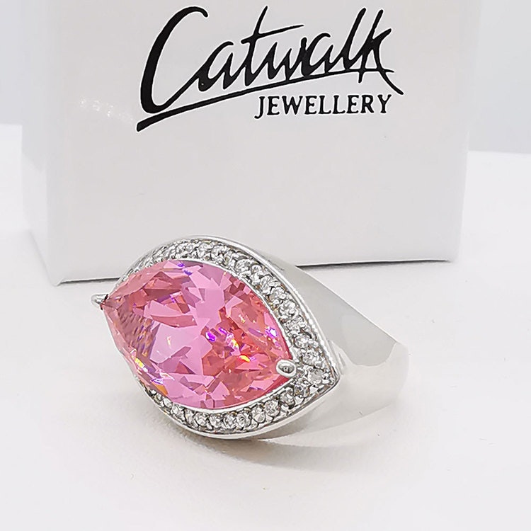 Ring Oval Pink Sparkling Silver