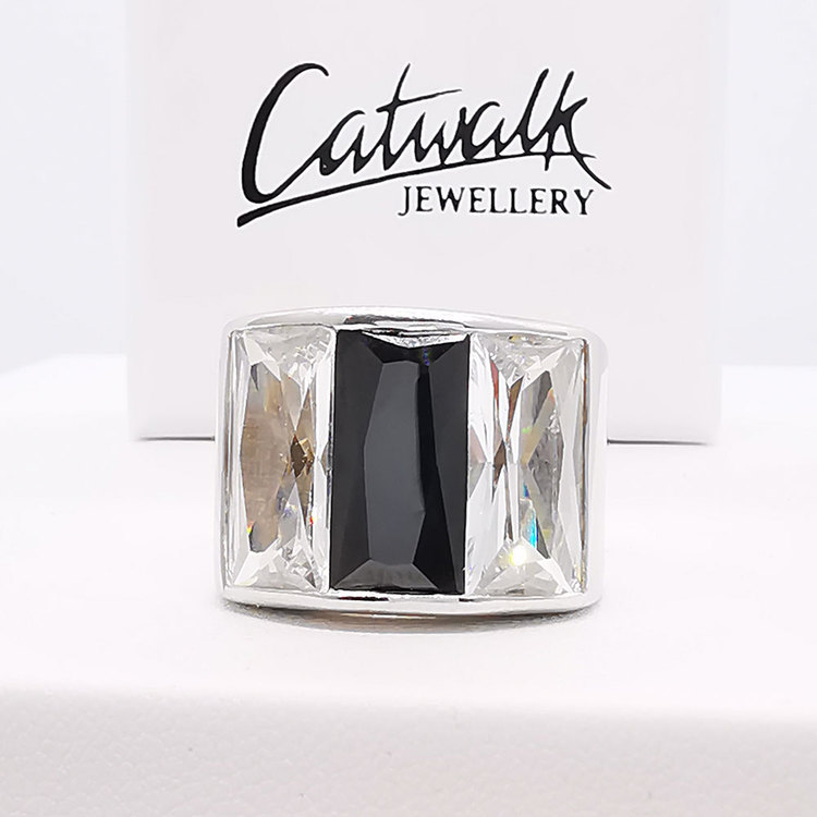 snygg ring i silver BLACK AND WHITE från Catwalk Jewellery