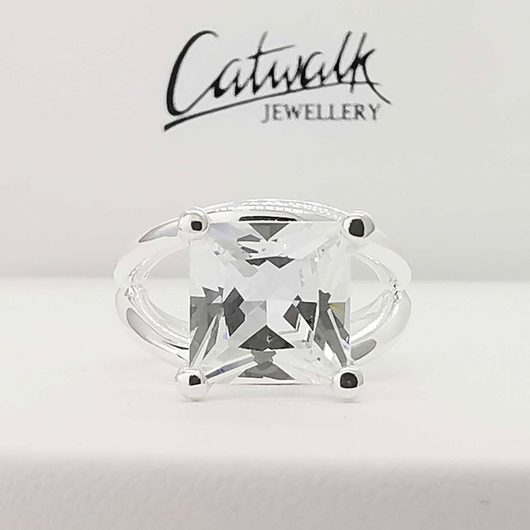 läcker ring i silver SPARKLING från Catwalk Jewellery