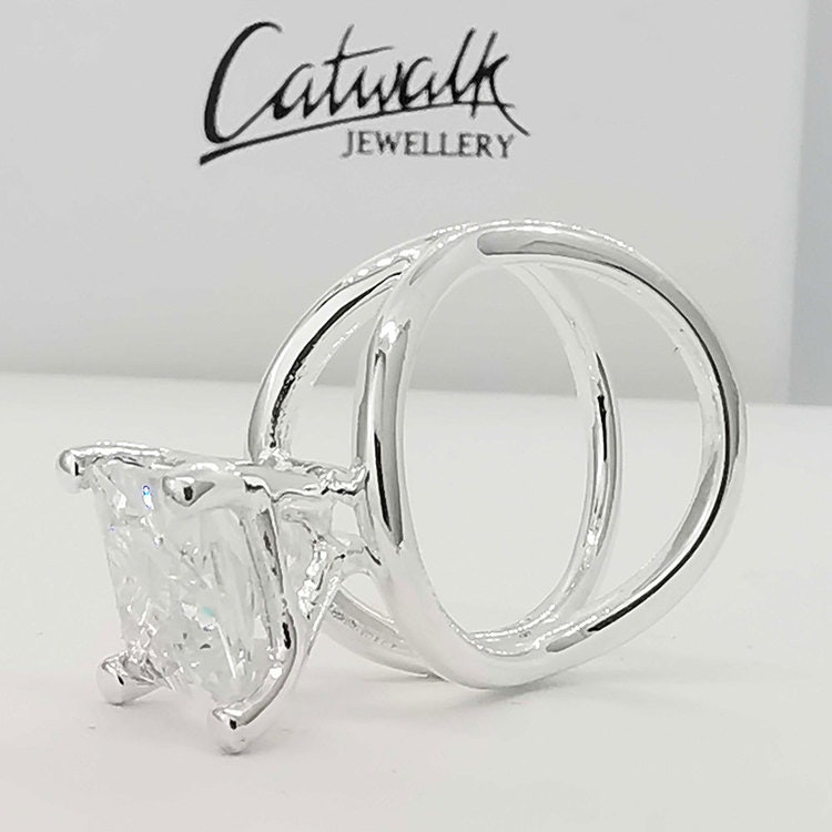 stilren ring med vita cz-stenar SPARKLING från Catwalk Jewellery