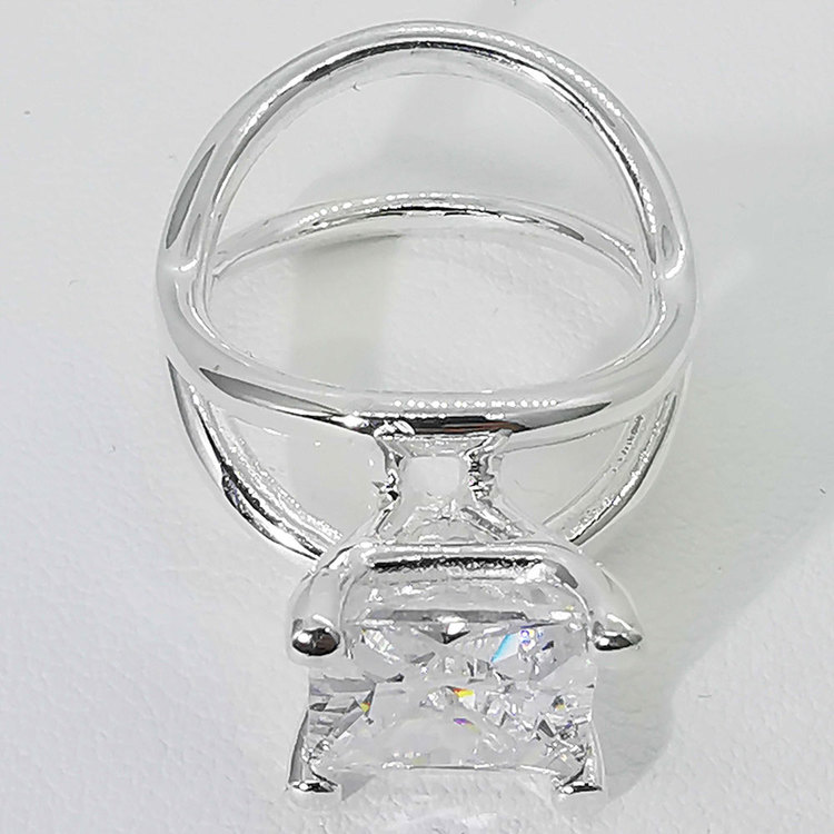 vacker ring med cz-stenar i silver SPARKLING från Catwalk Jewellery