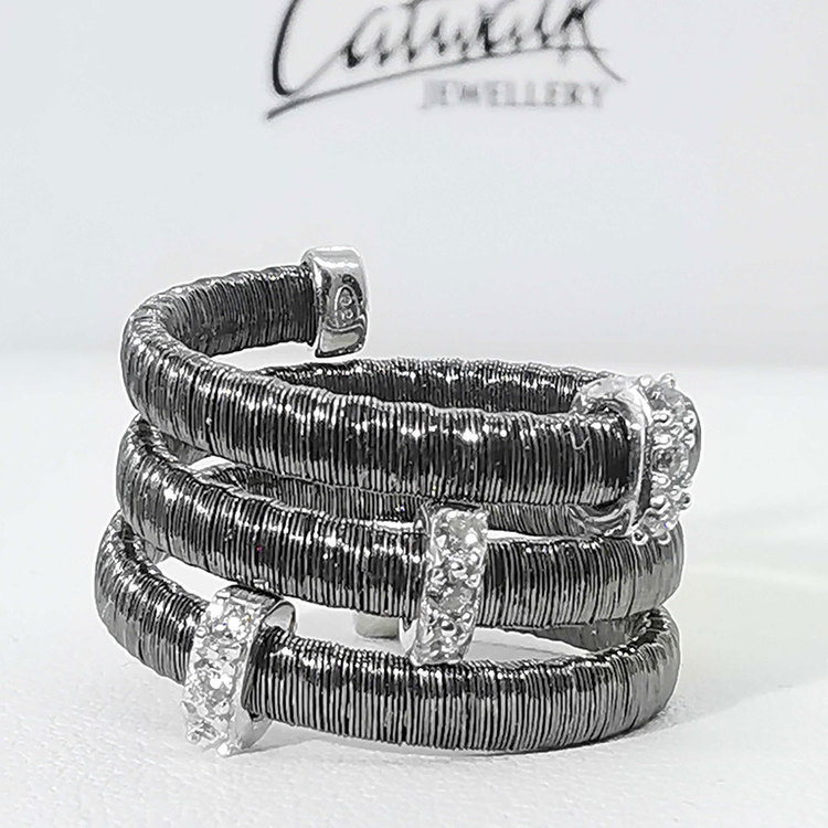 snygg ring i svart silver Aurora från Catwalk Jewellery