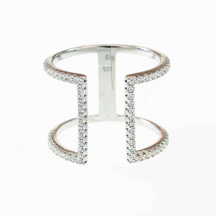 snygg och trendig ring i rhodinerat silver med cz-stenar Open från Catwalk Jewellery