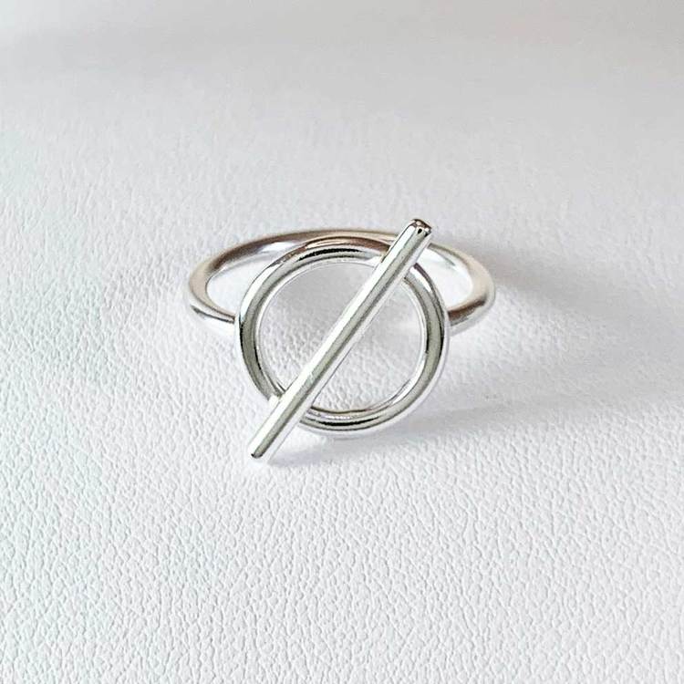snygg ring i sterlingsilver Alessa från Catwalk Jewellery