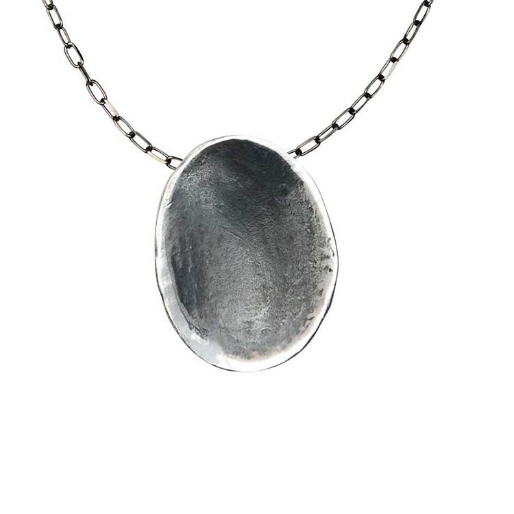 Läckert halsband i 925 oxiderat silver av unik design som passar för alla tillfällen till tjej från catwalksmycken