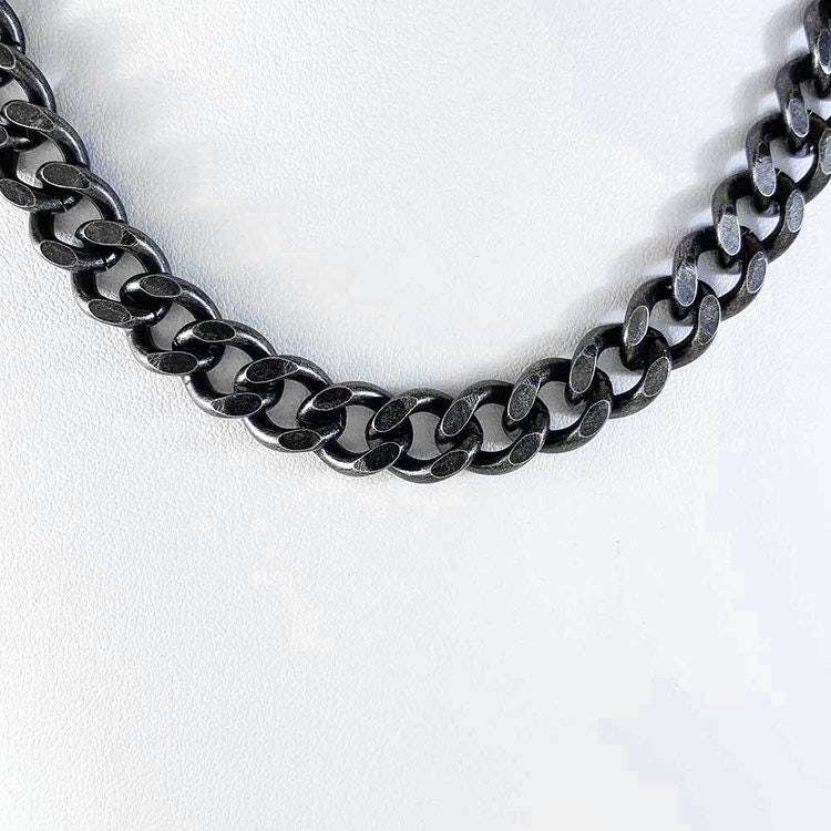 Pansarhalsband oxiderat stål från Catwalk Jewellery