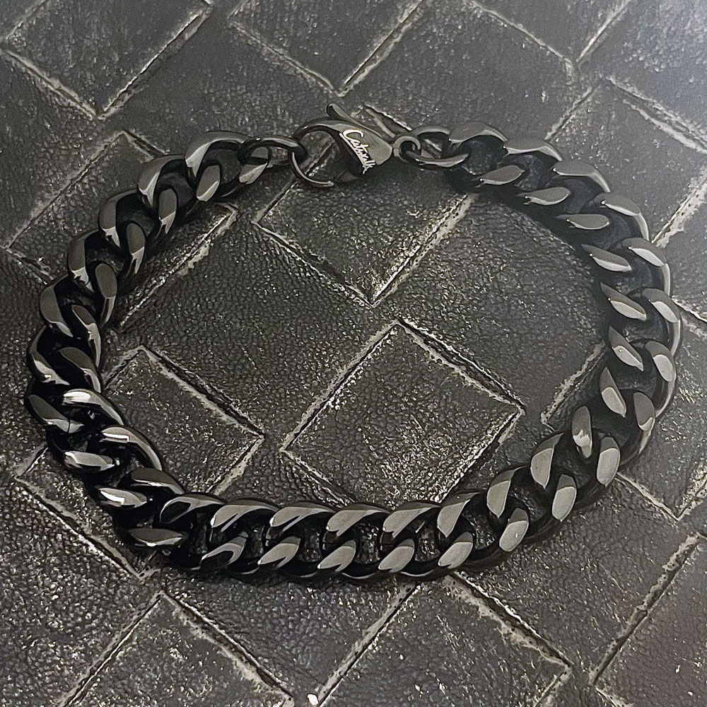 coolt armband i svart stål från catwalksmycken