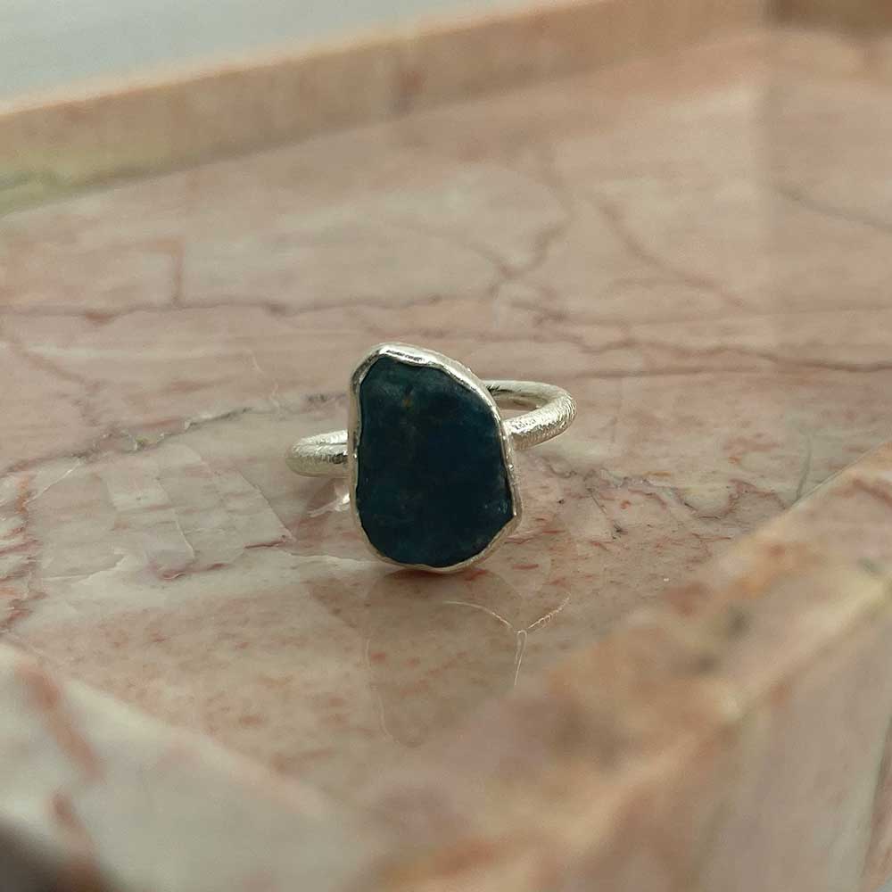 vacker rawstone ring med apatite ädelsten från catwalksmycken
