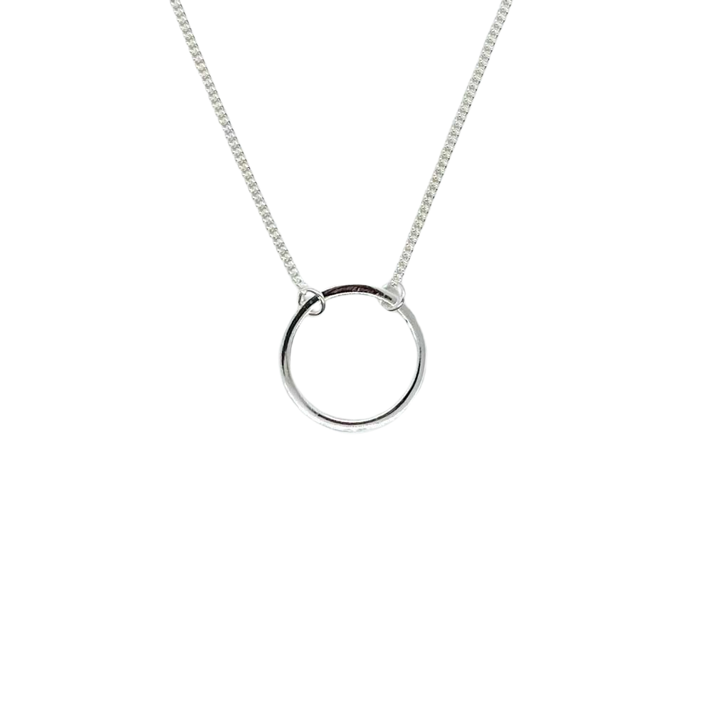 Vackert halsband Circle i 925 silver från Catwalksmycken