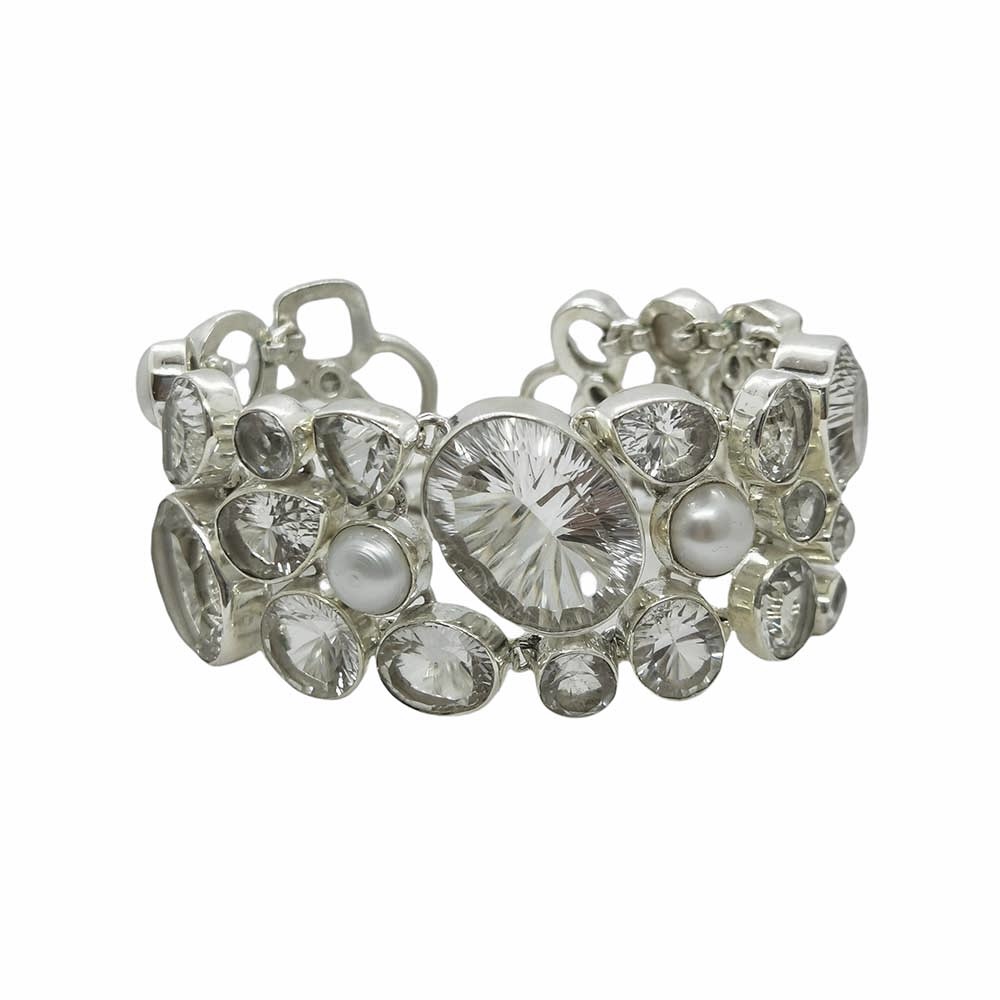 Vackert armband i 925 silver med äkta sötvattenspärlor och bergskristaller från catwalksmycken