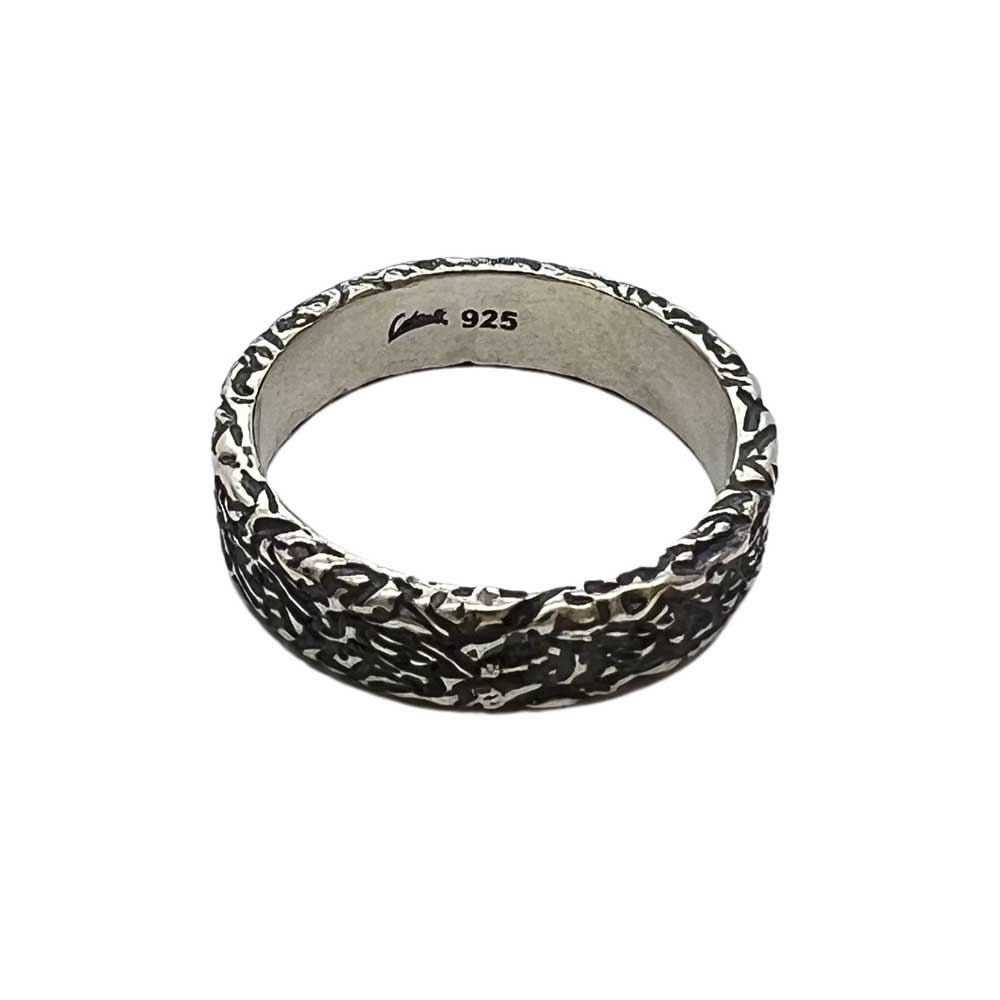 Stilren ring av unik och cool design i 925 oxiderat silver från catwalksmycken