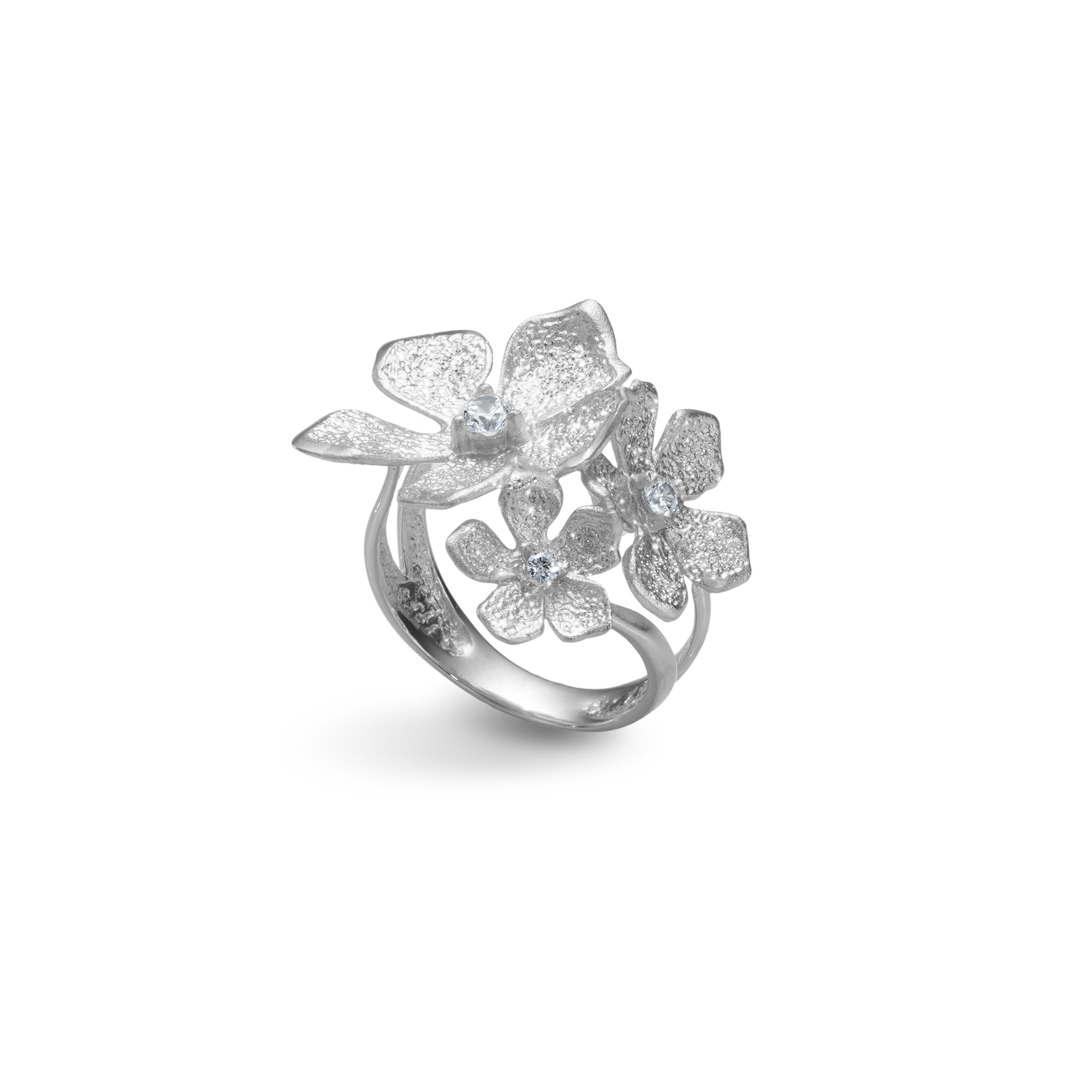 vacker ring i rhodinerat silver från catwalksmycken