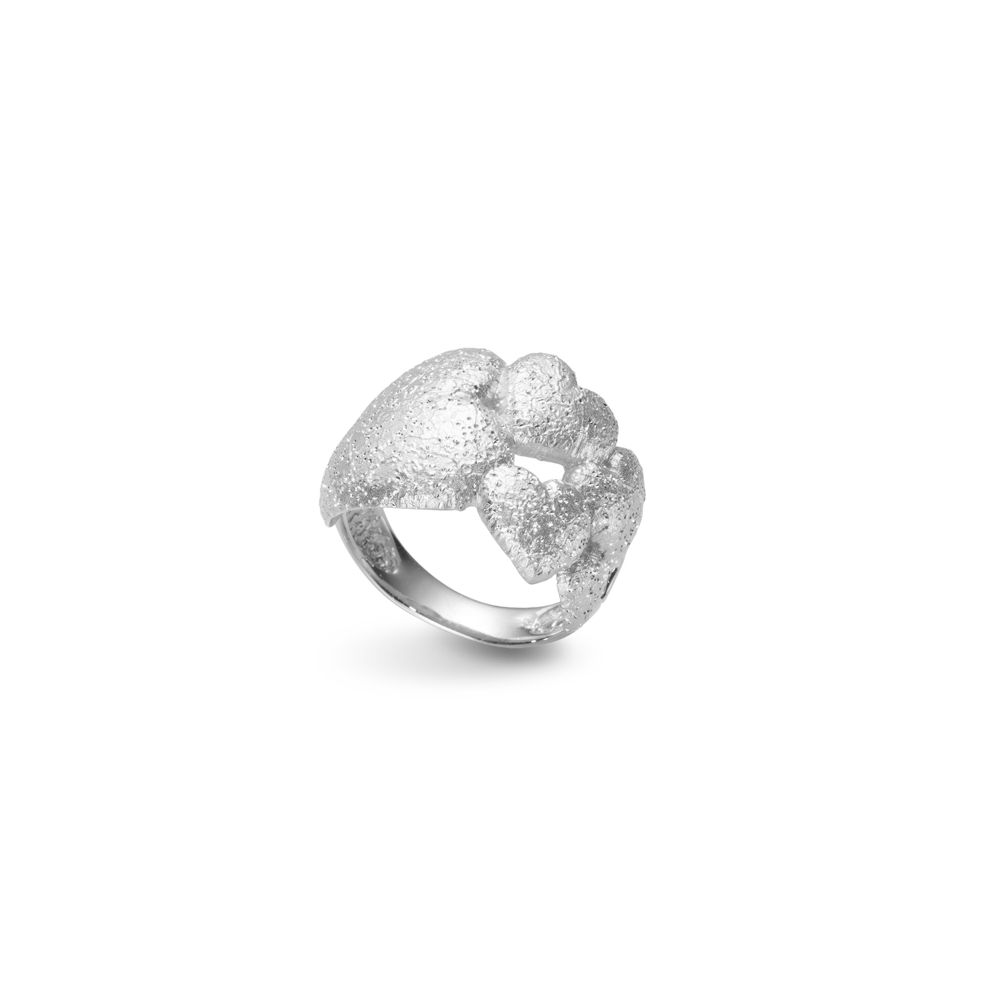 Vacker ring Hearts i 925 rhodinerat silver från catwalksmycken