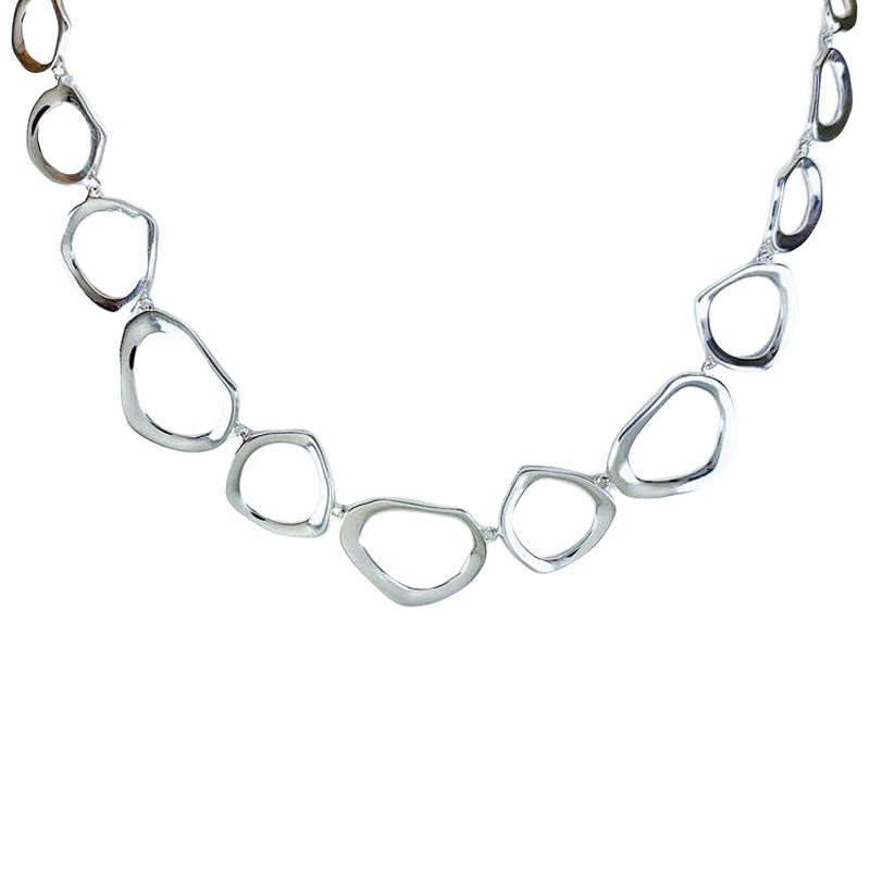 Trendigt och läckert halsband i äkta 925 silver. Stilrent halsband av unik design som passar för alla tillfällen!