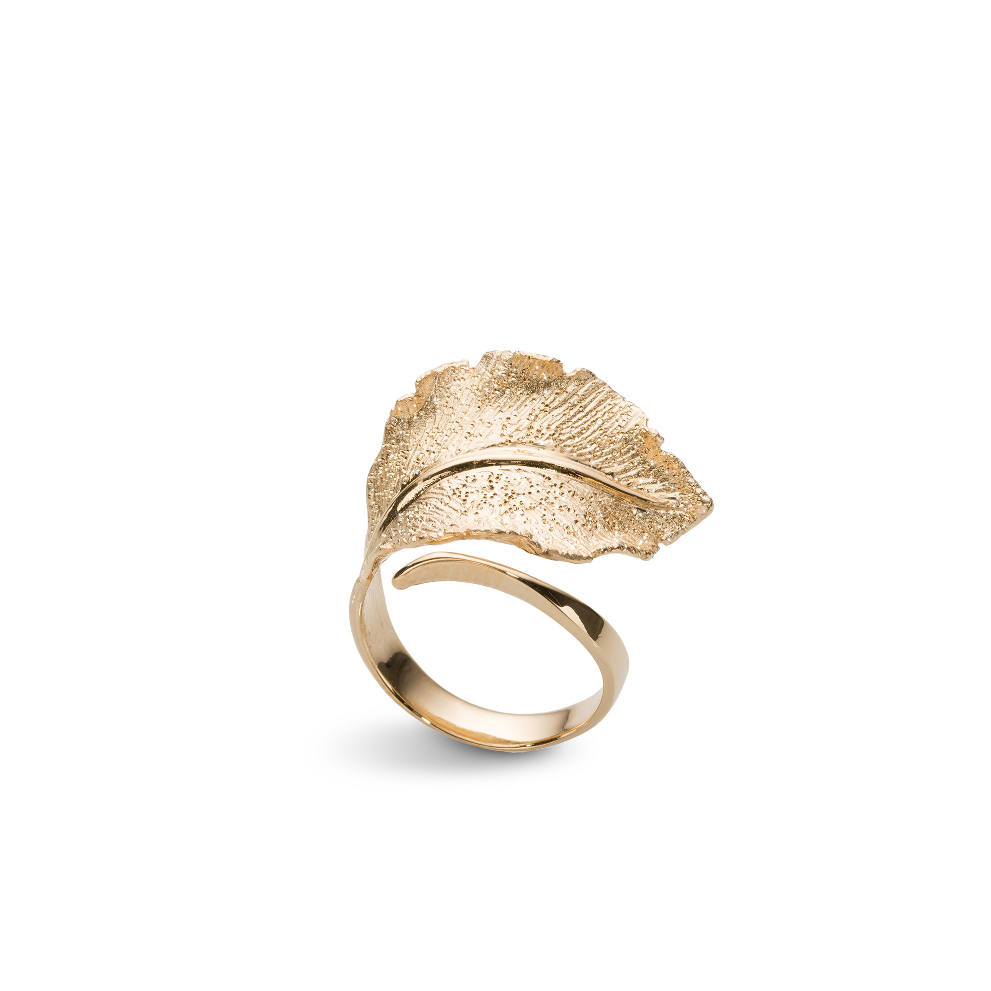 Vacker ring i återvunnet 925 förgyllt silver med en vackert gnistrande yta från catwalksmycken