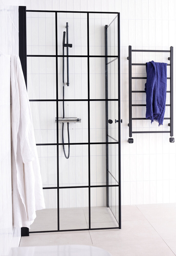 Alterna Lusso duschhörna 80x80 cm svart inklusive Monterat & Klart