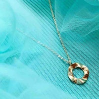 SNÖ OF SWEDEN - Phoebe Ring Pendant halsband, guld