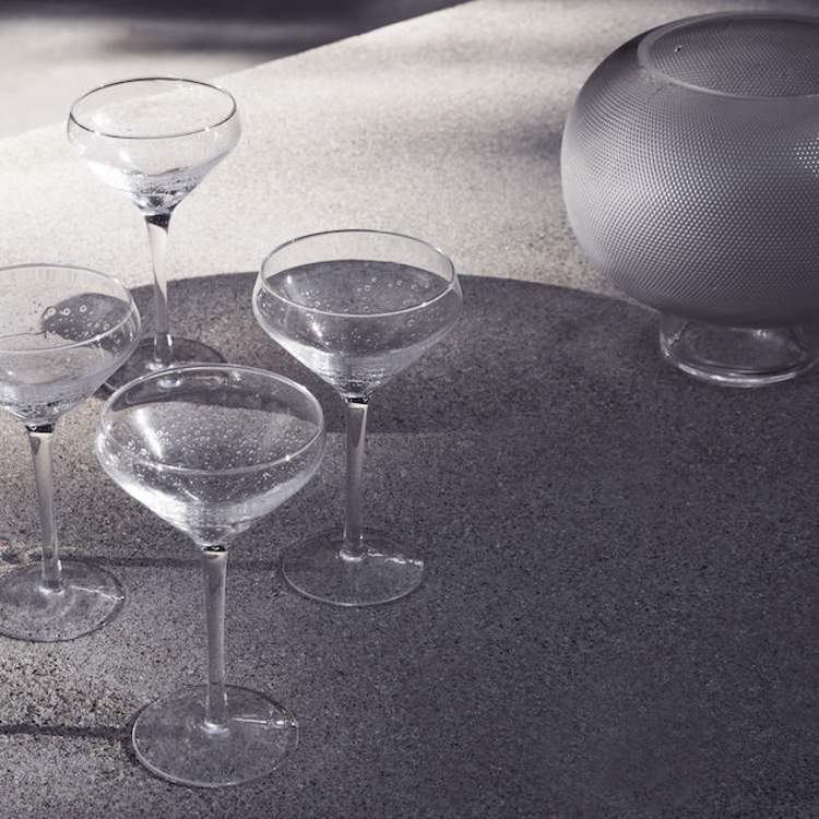 Trendiga vasen Sensouous i glas från ByOn.