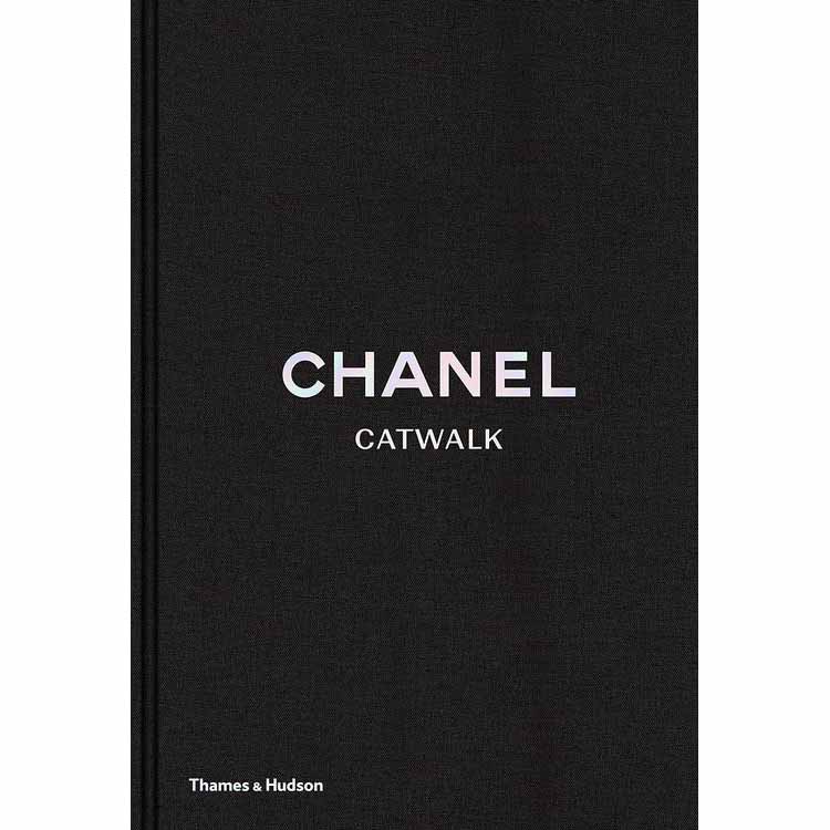 Presenttips Chanel Catwalk bok från New Mags.