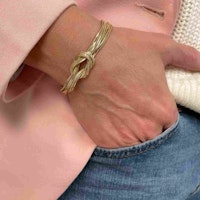 SNÖ OF SWEDEN - Knot brace armband, guld
