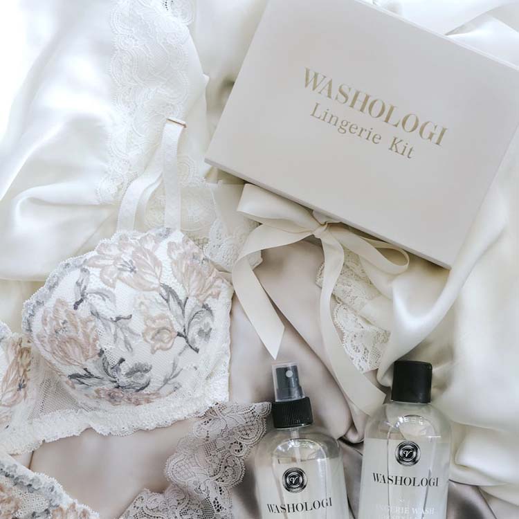 WASHOLOGI - Presentbox Lingerie kit, White Lotus 2x300ml