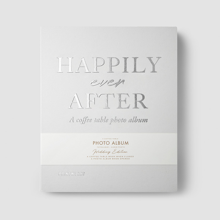 Presenttips fotoalbumet "Happily ever after" i benvitt från Printworks.