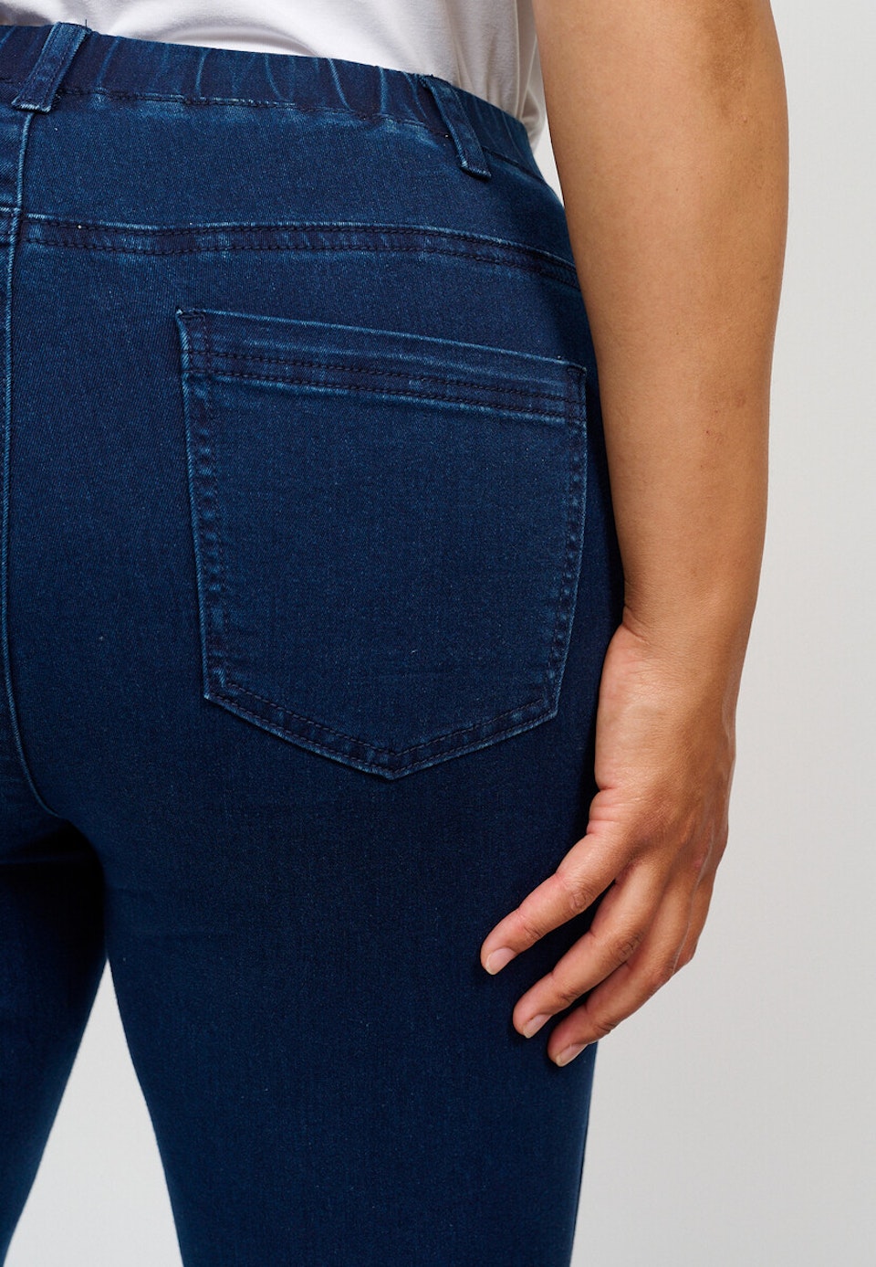 7/8 Jeans med resår i midjan (54,56 KVAR)