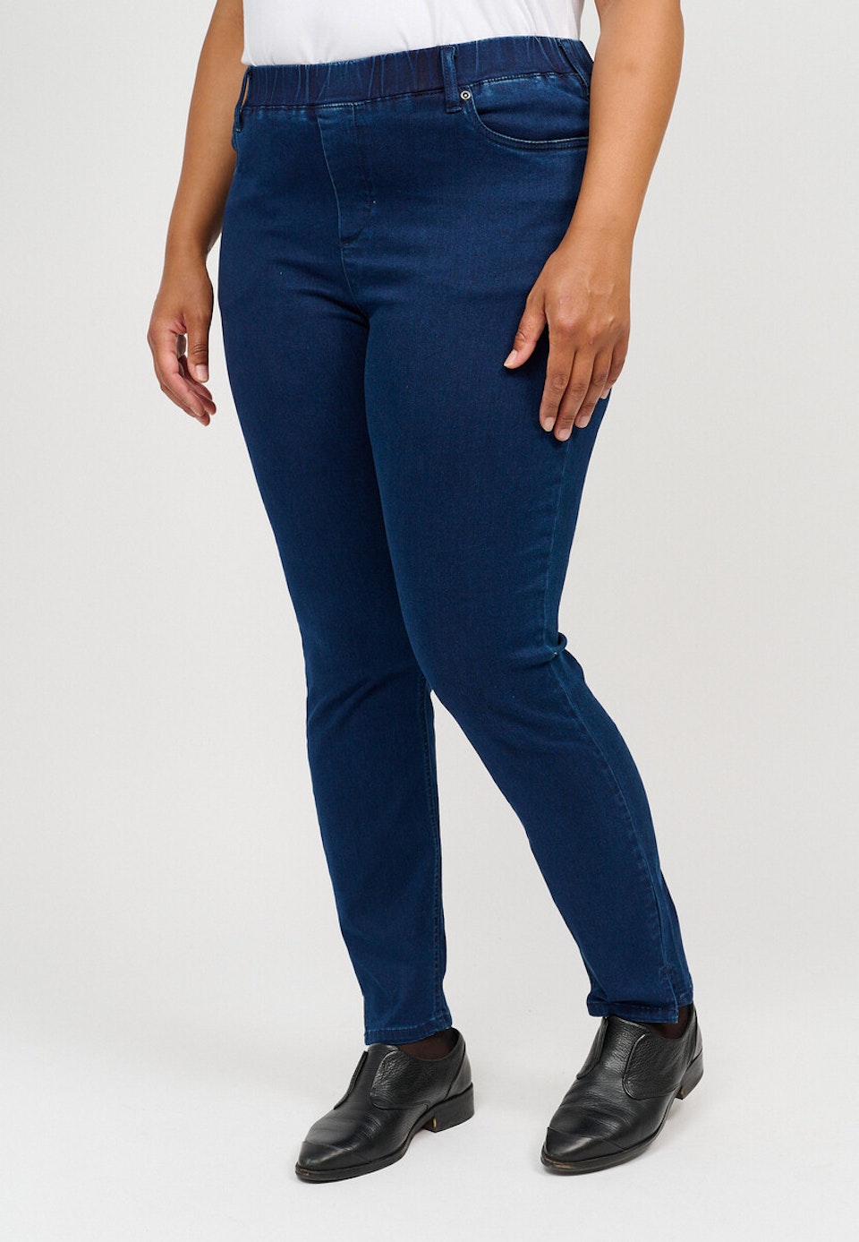7/8 Jeans med resår i midjan (54,56 KVAR)