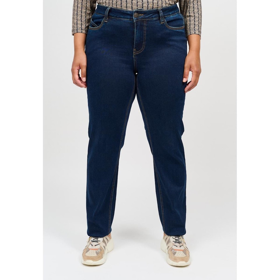Jeans i mörk denim (44, 54, 56 KVAR)