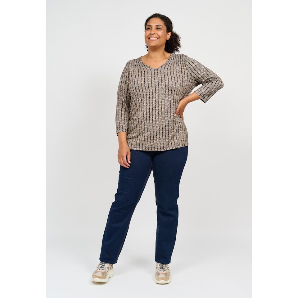 Jeans i mörk denim (44, 54, 56 KVAR)