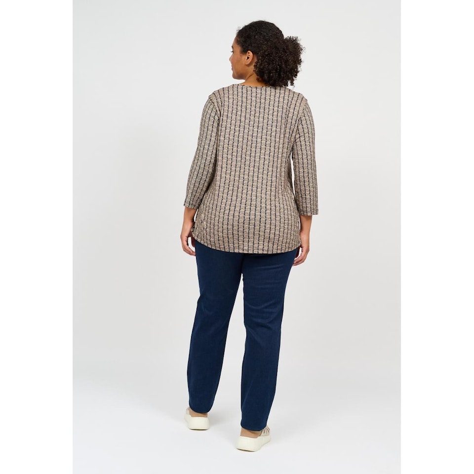 Jeans i mörk denim (44, 54, 56 KVAR)