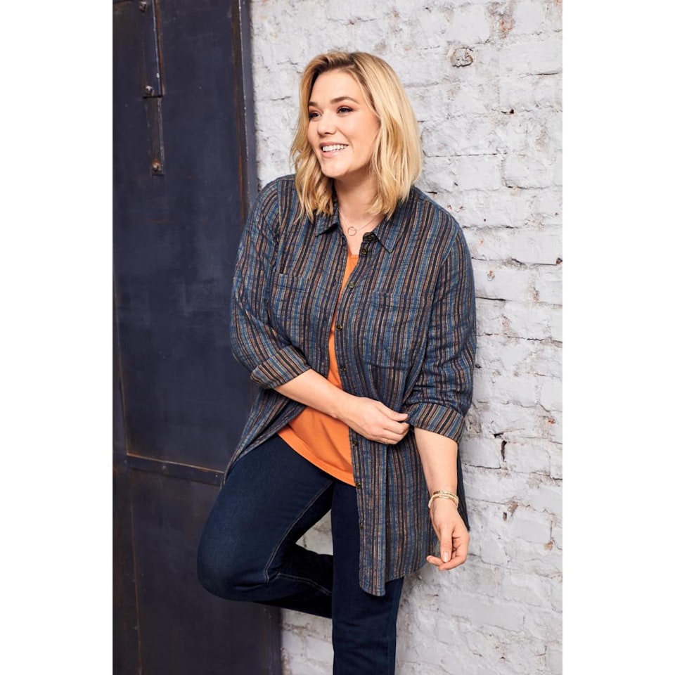 Jeans i mörk denim (44, 54, 56 KVAR)