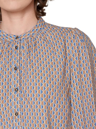 Blus med 3/4 ärmar (46, 48 KVAR)