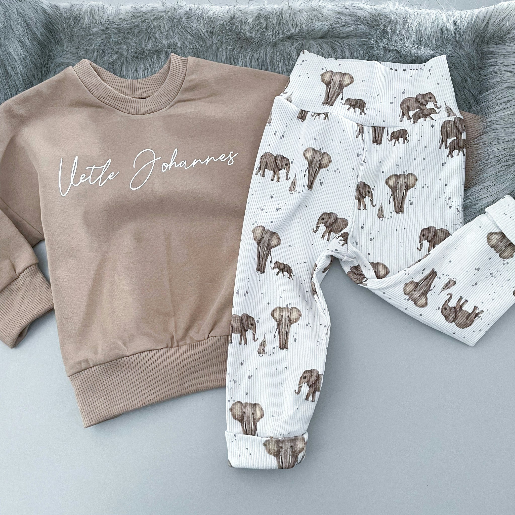 Genser i Nude + Bukse Elefant