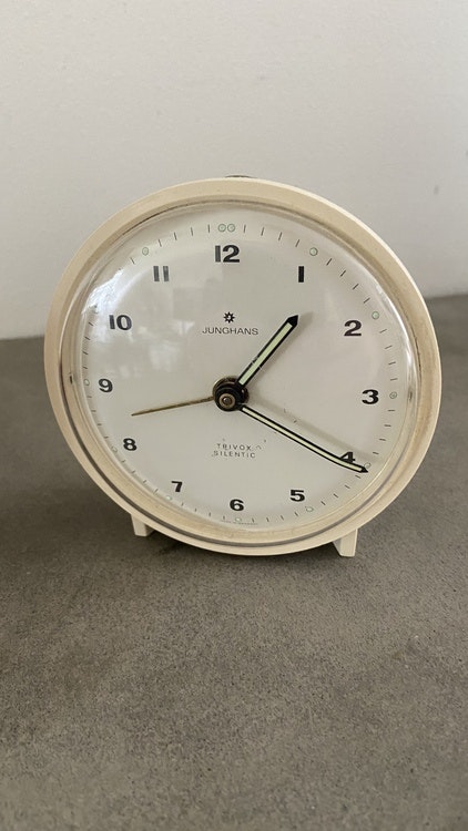 Grå/Beige väckarkloca retro, Beautiful grey vintage alarm klick