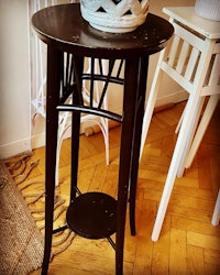Piedestal brunmålad Jugend
