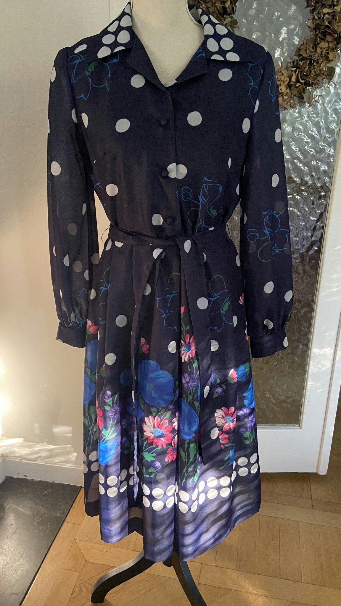 Beautiful vintage dress from the 70’s