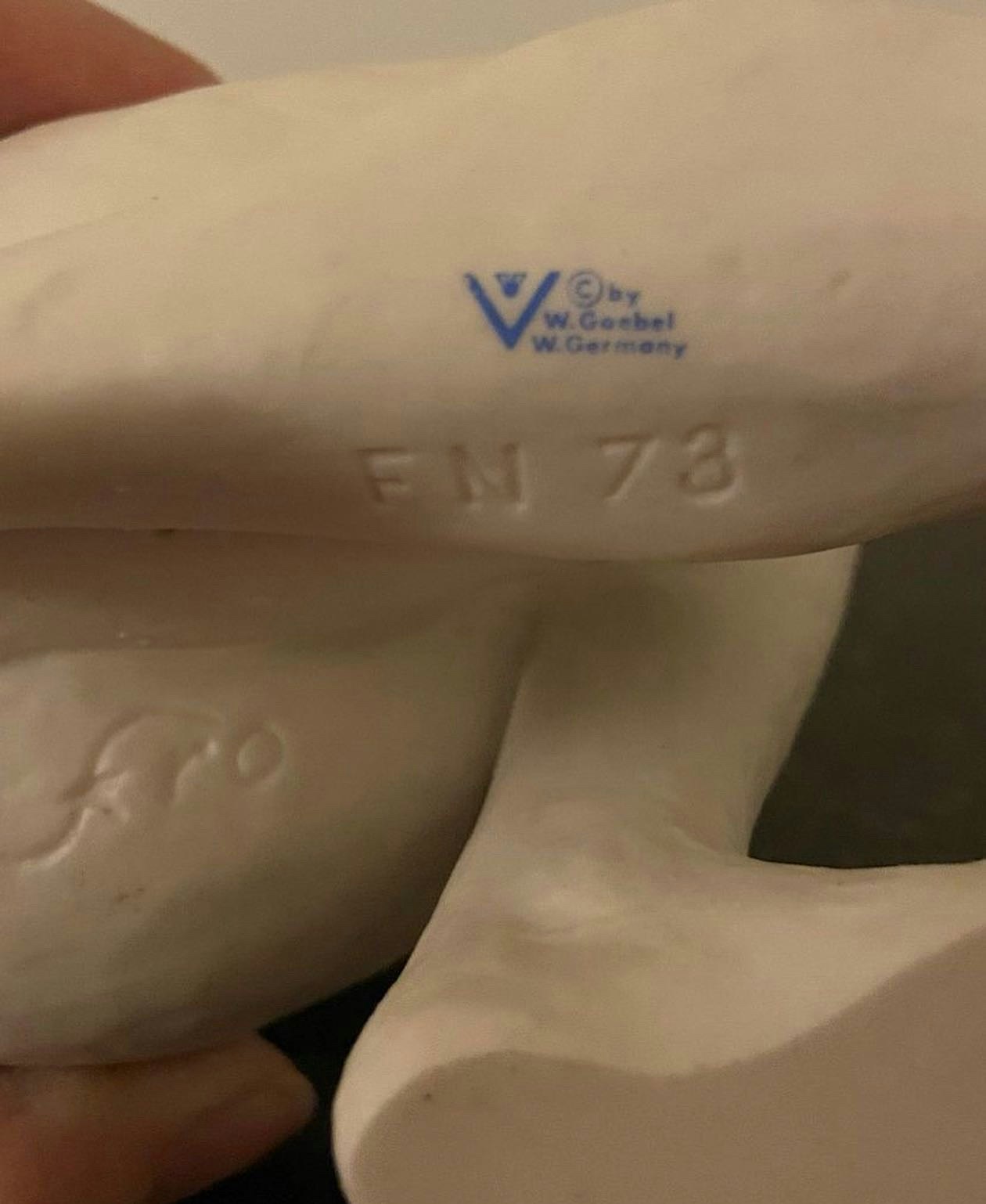 Fantastiskt fin figurin från Goebel signerad KRO FN73