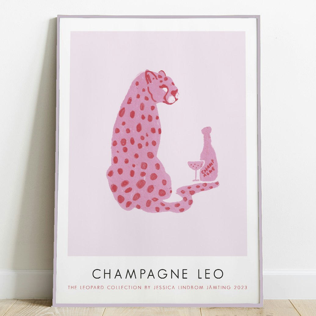 Pink Champagne Leo  - Poster av Jessica Jämting