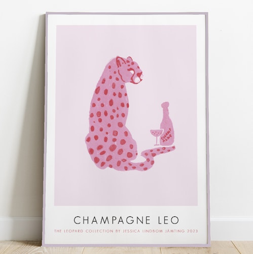 Pink Champagne Leo  - Poster av Jessica Jämting